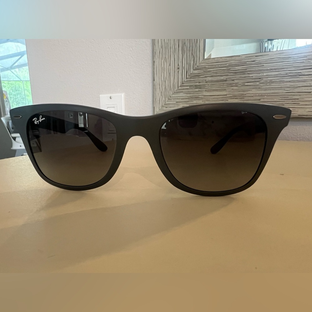Ray-Ban Black Sunglasses